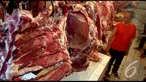 Sepekan menjelang hari raya Idul Fitri, harga daging sapi di pasar tradisional terus mengalami kenaikan (Liputan6.com/Miftahul Hayat)