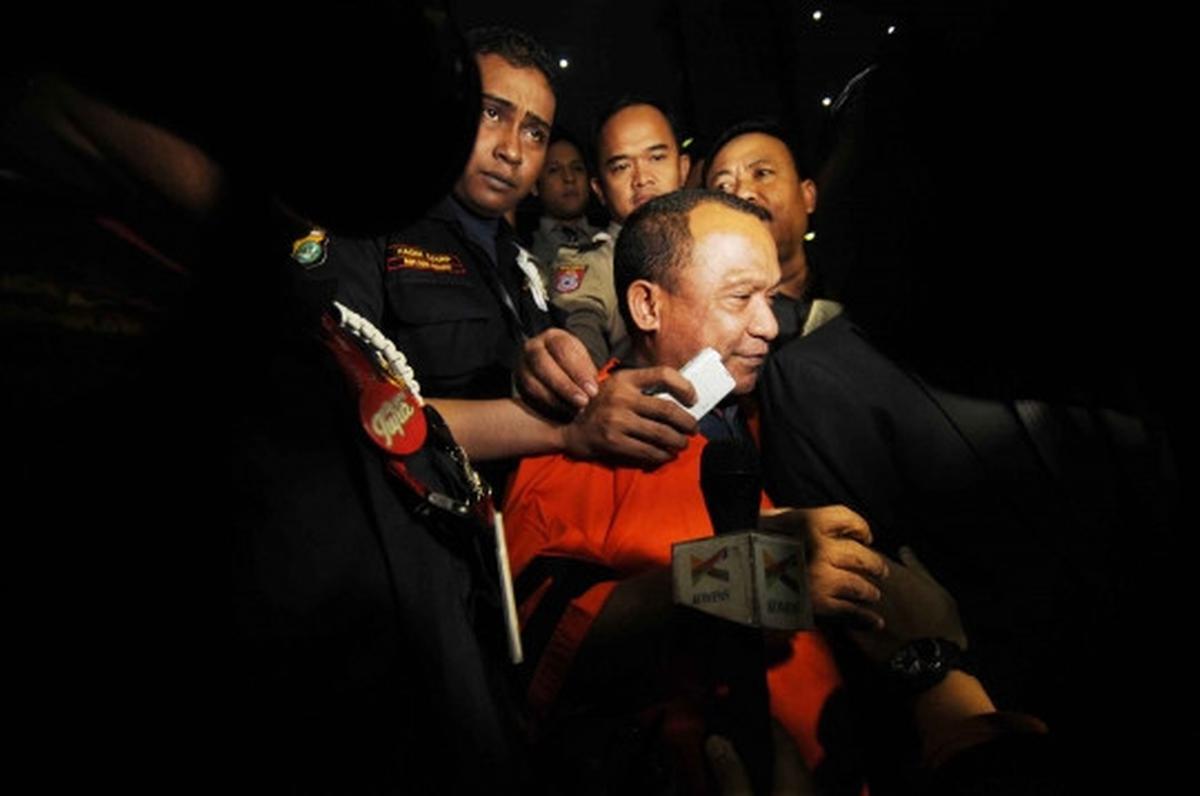 Resmi ditahan, tersangka Bupati Morontai bungkam seribu bahasa
