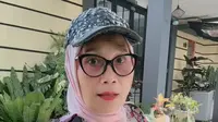 Nursyah Ibunda Indah Permatasari melontar sindiran pedas ke menantunya, Arie Kriting, soal mobil bekas hingga rumah yang masih dicicil. Ocehan ini viral. (Foto: Dok. TikTok @dj_kompor)