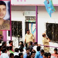 Seorang pria asal India tega membunuh 14 anggota keluarganya dengan pisau daging. Setelah itu menggantung dirinya sendiri di rumahnya. 