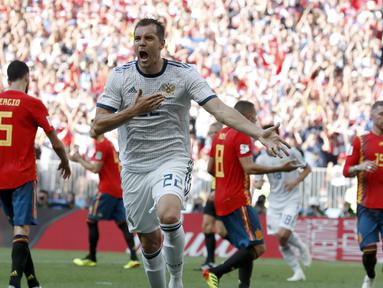 Para pemain Spanyol merayakan gol ke gawang Rusia pada laga 16 besar di Luzhniki Stadium, Moskow, Rusia, (1/7/2018). Rusia dan Spanyol bermain imbang 1-1. (AP/Vincent Michel)