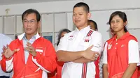 Wakil Ketua KOI, Muddai Madang (kiri). (Bola.com/Nicklas Hanoatubun)