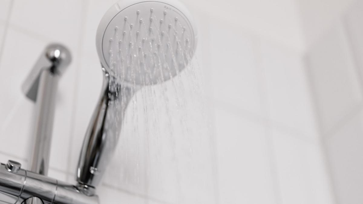 7 Cara Membersihkan Kerak Shower Head yang Tidak Bisa Dilepas, Aliran Air Kembali Lancar dan Higienis