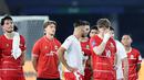 Ole Romeny (kanan) dan sejumlah pemain Timnas Indonesia terlihat kecewa saat akan menerima medali runner up setelah laga final FIFA Series 2026 melawan Bulgaria di tadion Utama Gelora Bung Karno, Senayan, Jakarta, Senin (30/03/2026). (Bola.com/M Iqbal Ichsan)