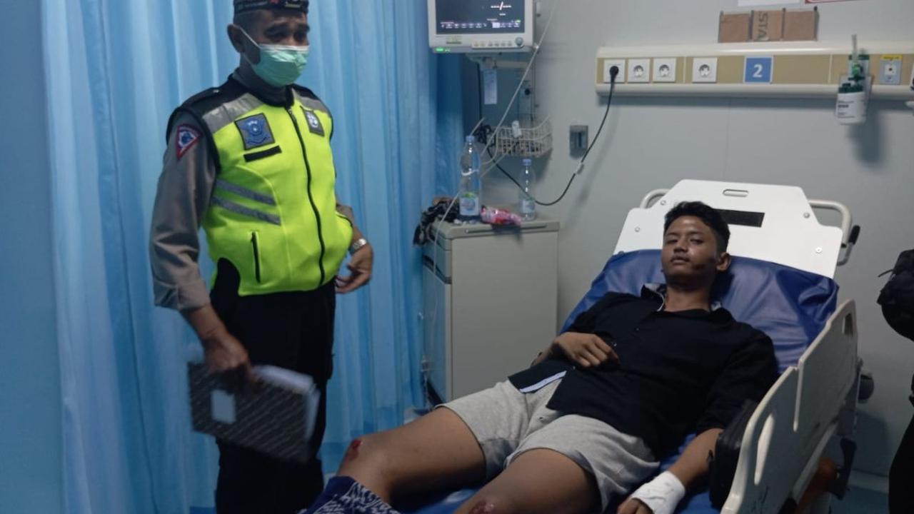 Seusai menabrak para korban, pelaku melarikan diri.