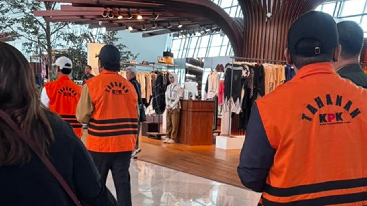 KPK Buka Suara Terkait Foto Viral Tiga Orang Pakai Rompi Tahanan di Bandara