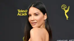 Aktris Olivia Munn berpose saat tiba di malam hari kedua acara Creative Arts Emmy Awards 2019 di Microsoft Theater di Los Angeles (15/9/2019). Wanita 39 tahun ini tampil cantik dan memesona mengenakan dress warna-warni di ajang tersebut. (AFP Photo/Amy Sussman)