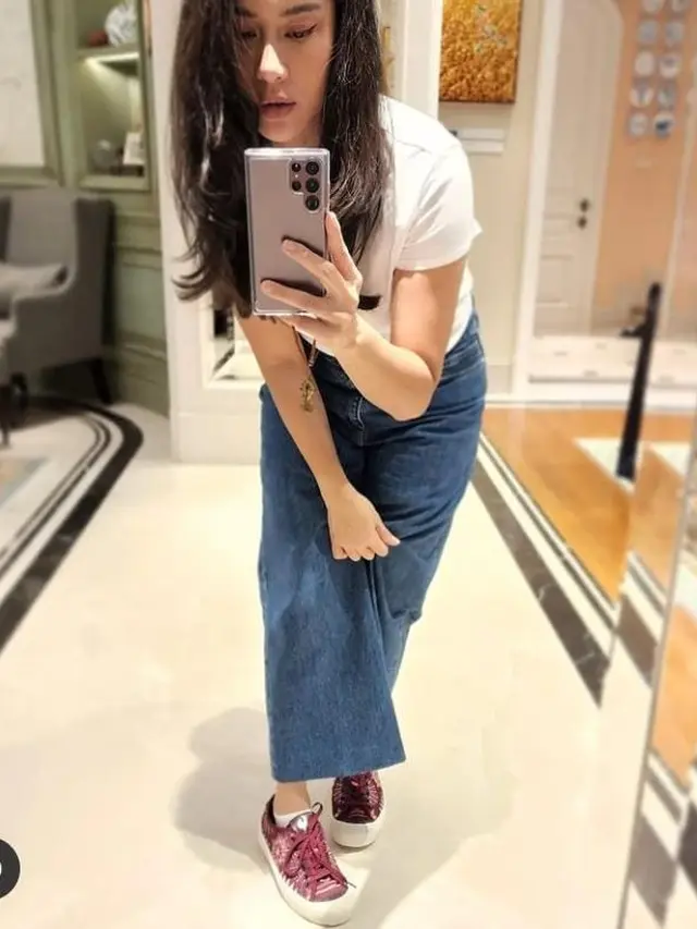 Penampilan Dian Sastro bikin pangling netizen