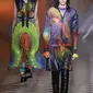 Model asal Surabaya, Rizal Rama menampilkan koleksi perancang busana Jepang Yuima Nakazato selama peragaan busana koleksi Haute Couture Spring-Summer 2022 di Paris pada 27 Januari 2022. (GEOFFROY VAN DER HASSELT / AFP)