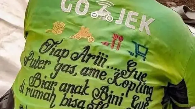 8 Potret Nyeleneh Jaket Ojol, Modifikasinya Kocak Banget