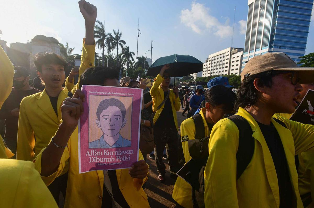 FOTO: Aksi BEM SI "Selamatkan Indonesia" di Gedung DPR
