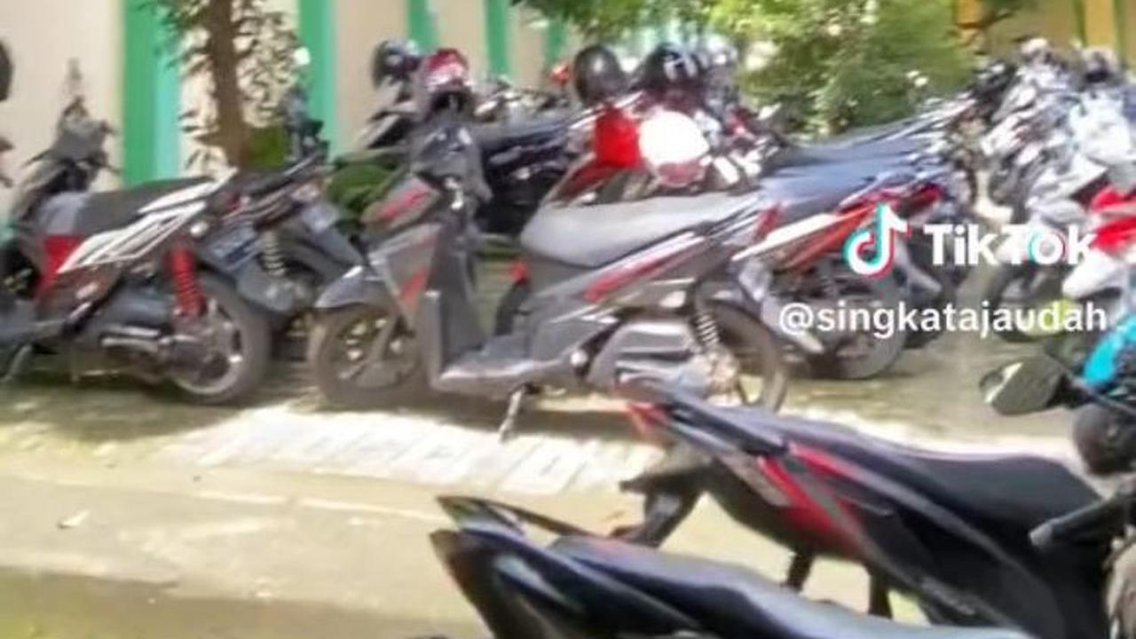 Parkiran Sekolah di Semarang Ini Dibagi Berdasarkan Jenis Motor, Curi Perhatian