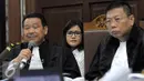 Jessica Kumala Wongso tampil beda saat mengikuti persidangan ke 25 di PN Jakpus, Senin (26/9). Jessica mengenakan kacamata saat sidang menghadirkan ahli hukum pidana dari Universitas Islam Indonesia, Mudzakkir. (Liputan6.com/Helmi Afandi)
