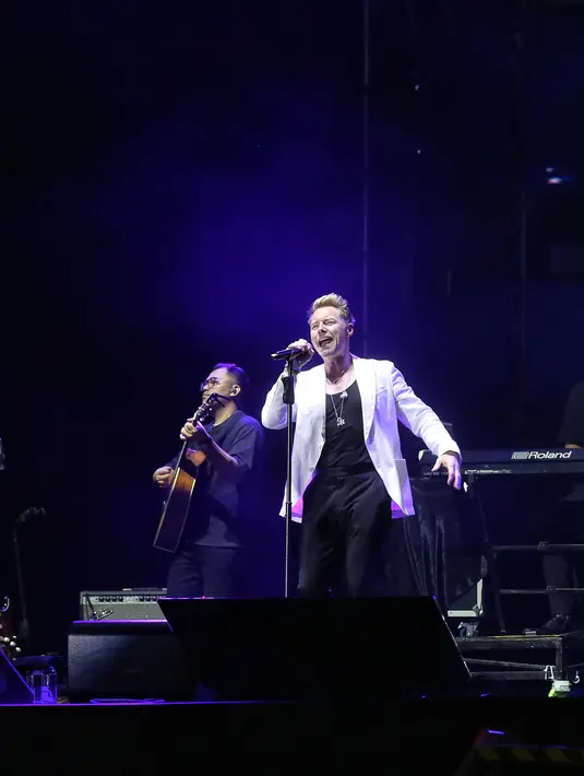 Ronan Keating di panggung 90's Festival, Sabtu (10/8/2024). [Foto: Adrian Putra/Fimela]