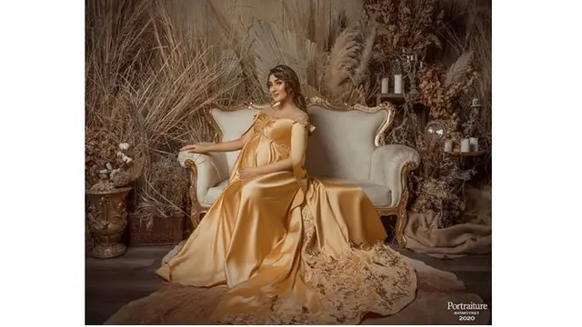 7 Potret Maternity Shoot Tania Nadira, Tampil Elegan
