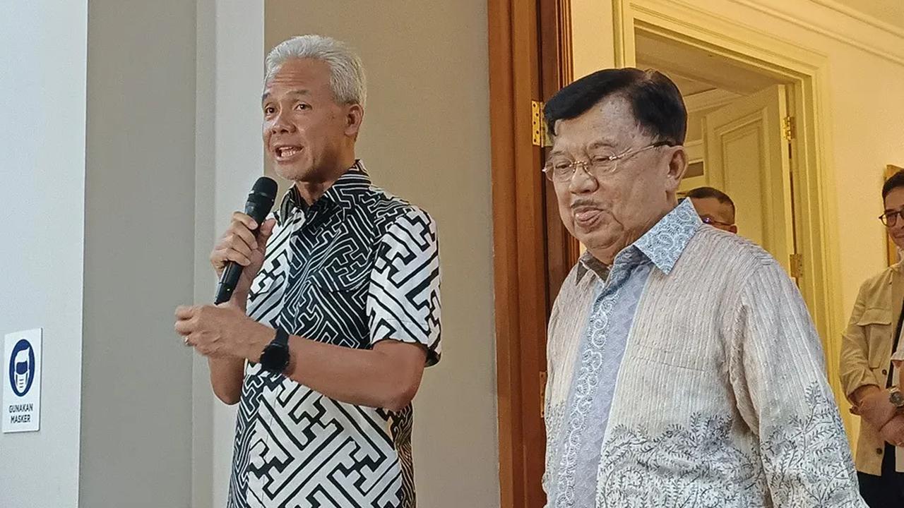 Ganjar mengaku, pertemuannya dengan JK berdiskusi perihal kenegaraan dan pentingnya netralitas pejabat serta aparatur sipil negara dan keamanan selama gelaran Pemilu 2024.<br>