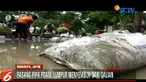 Warga Surabaya resahkan pemasangan pipa PDAM yang memicu lumpur keluar dan aspal di sekitar galian retak.