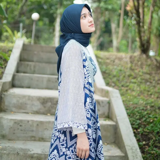 Gaya Hijab Disebut Mirip Ibu-Ibu, Ini 6 Potret Transformasi Penampilan Cut Syifa
