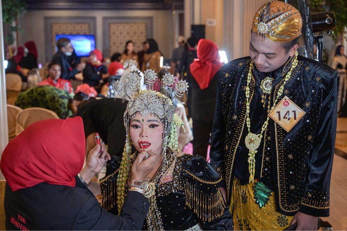 FOTO: 285 Pasangan Ikuti Isbat Nikah Massal di Surabaya