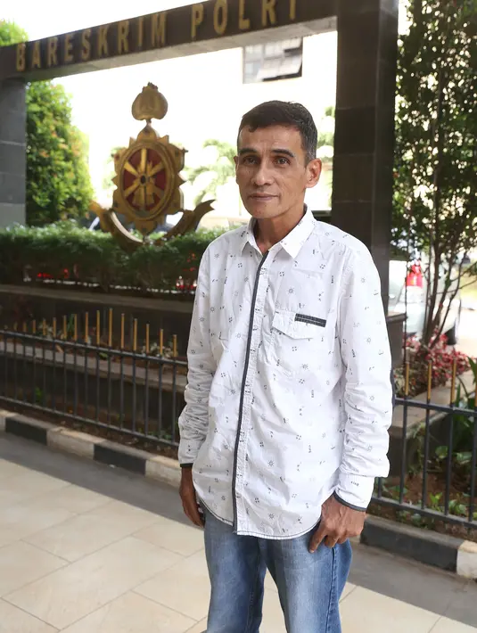 Papa T. Bob mengatakan jika ia mau melakukan somasi lantaran medapat dukungan dari Pak Rahayu, pemilik Nagaswara. “Bob tuntut saja, saya dukung,” ujar Papa T. Bob menirukan. (Nurwahyunan/Bintang.com)