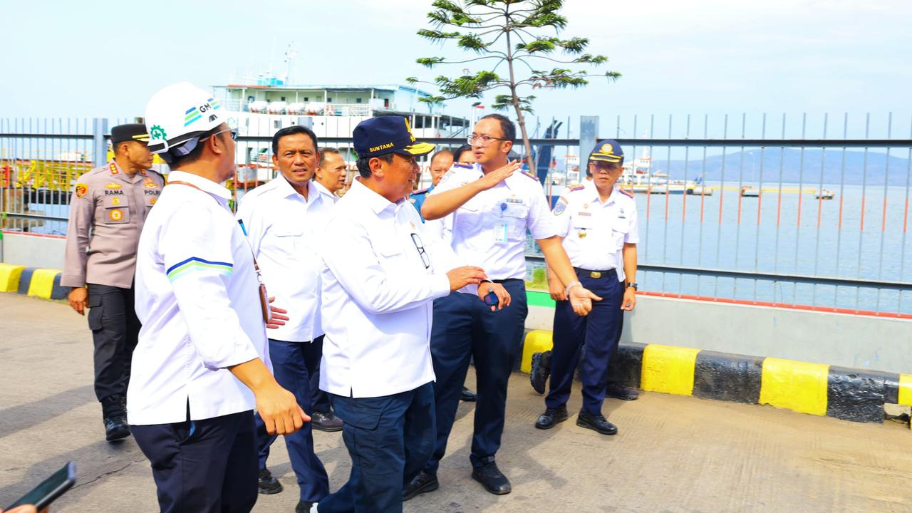 1,2 Juta Penumpang Dipredikasi Melintas di Pelabuhan Ketapang Saat Nataru, Wamenhub Tinjau Banyuwangi
