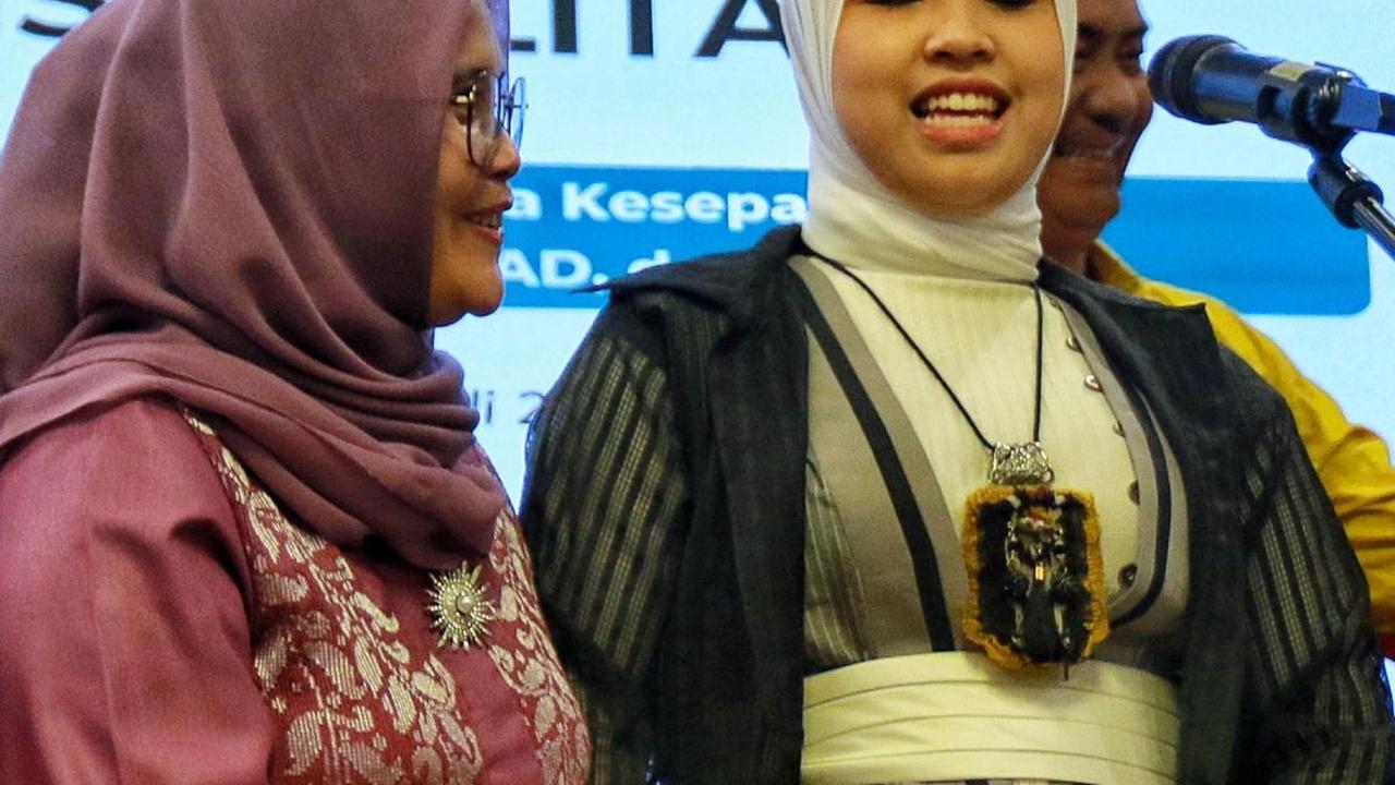 Kedua, berkomitmen mendukung pemilu yang aman, tertib, damai, berintegritas, tanpa hoaks, ujaran kebencian, politisasi SARA, dan politik uang.