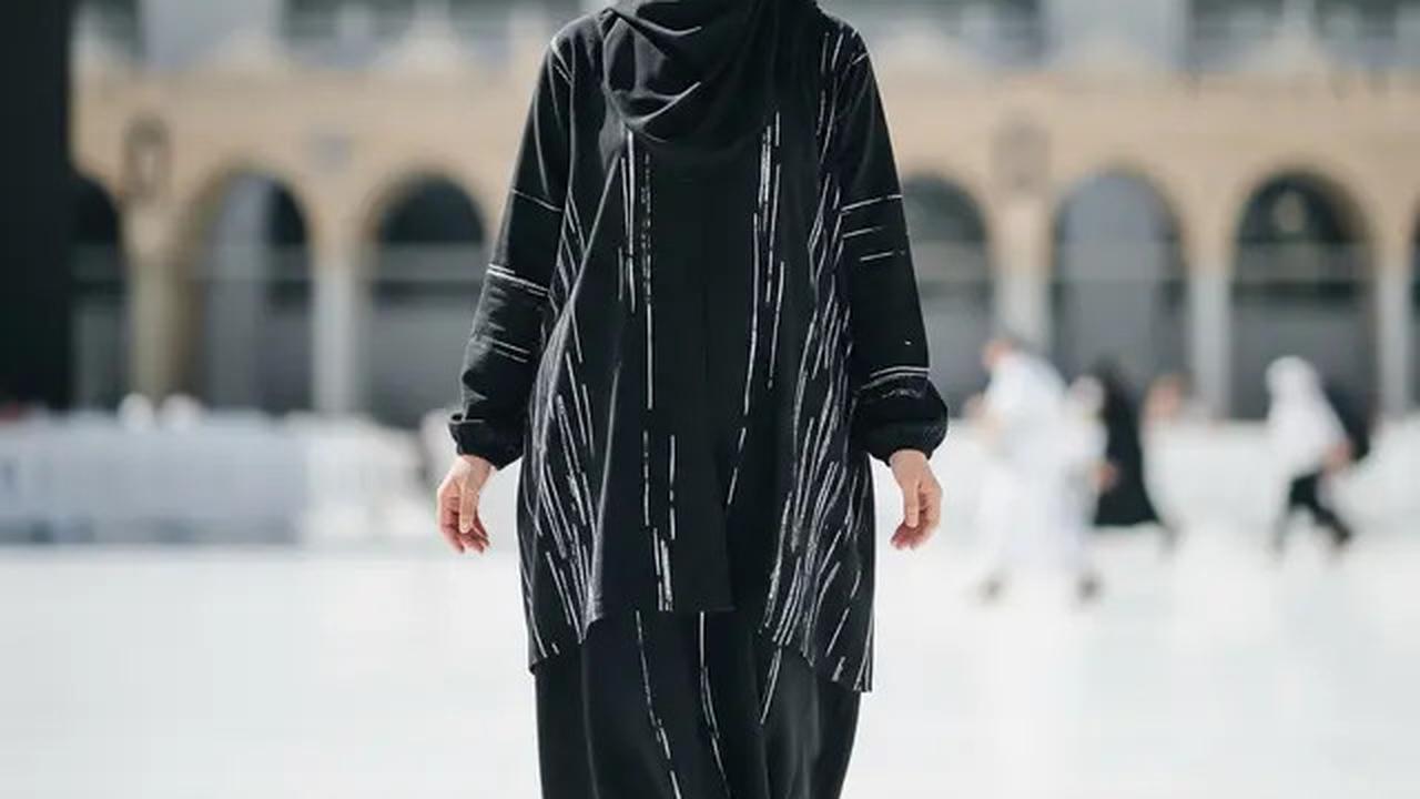 7 Model Gamis Batik Buat Umroh yang Anggun dan Nyaman Dipakai Seharian