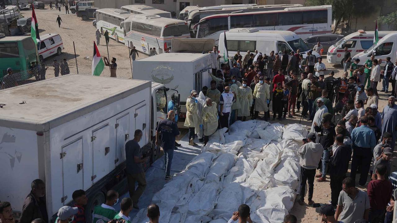 FOTO: Pemakaman Massal Warga Palestina yang Ditahan Israel di Gaza