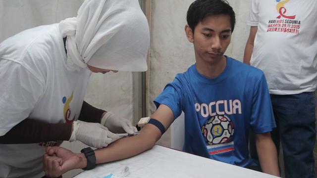 20151129-Cek Darah Hari HIV/AIDS Sedunia-Jakarta-Angga Yuniar