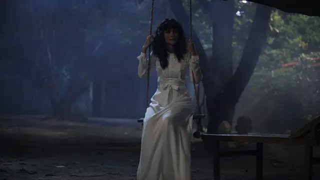 Salah satu adegan film Suzzanna: Bernapas Dalam Kubur. (Foto: Dok. IMDb/ Soraya Intercine Films)