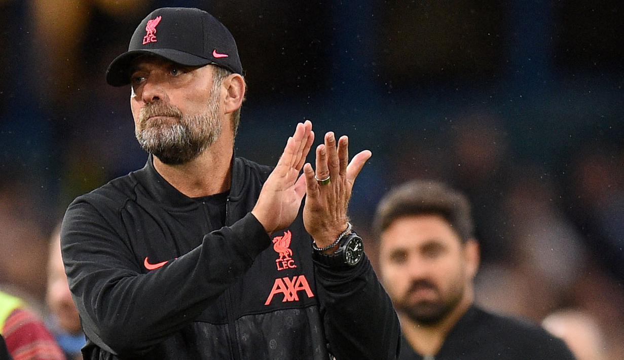 Jurgen Klopp berhasil menemukan racikan terbaik Liverpool sejak didatangkan pada 2015 lalu. Buktinya, The Reds mampu meraih gelar Liga Inggris pertamanya dan Liga Champions. Pada musim ini, Liverpool juga berhasil menempati posisi runner up dengan raihan 41 poin. (AFP/Paul Ellis)