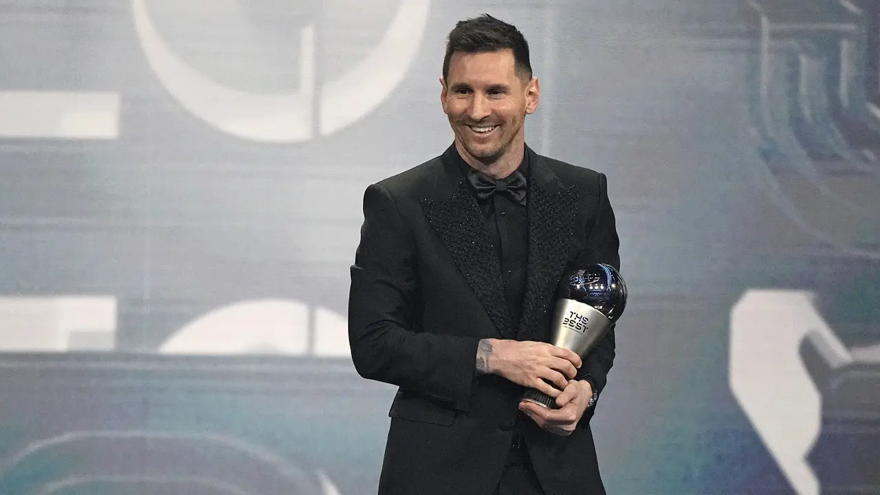 Foto: Bawa Timnas Argentina Juara Piala Dunia 2022, Lionel Messi Sabet Penghargaan Pemain Terbaik FIFA 2022