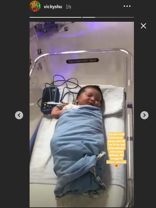 Selain itu, Ade juga bercerita bahwa nama Abimanyu Manggala itu juga merupakan hasil perdebatan dengan Vicky Shu. Pasalnya, mereka memiliki beberapa pilihan nama lainnya. (Instagram/vickyshu)