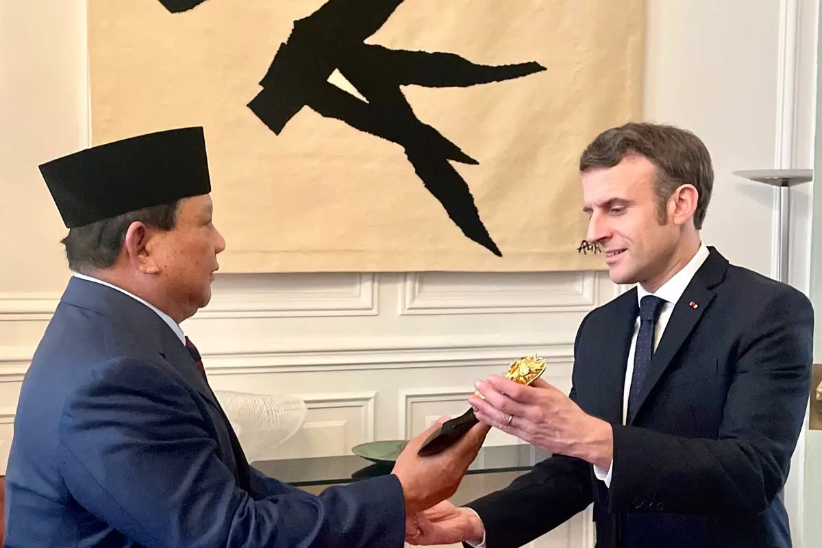 Menteri Pertahanan Republik Indonesia Prabowo Subianto memenuhi undangan pertemuan dengan Presiden Prancis Emmanuel Macron di Élysée Palace. (Dok Kemhan RI)
