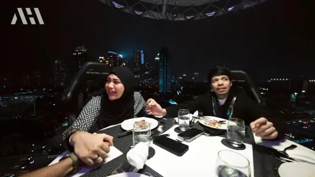 Ekspresi Aurel Hermansyah ketakutan makan di tempat tinggi