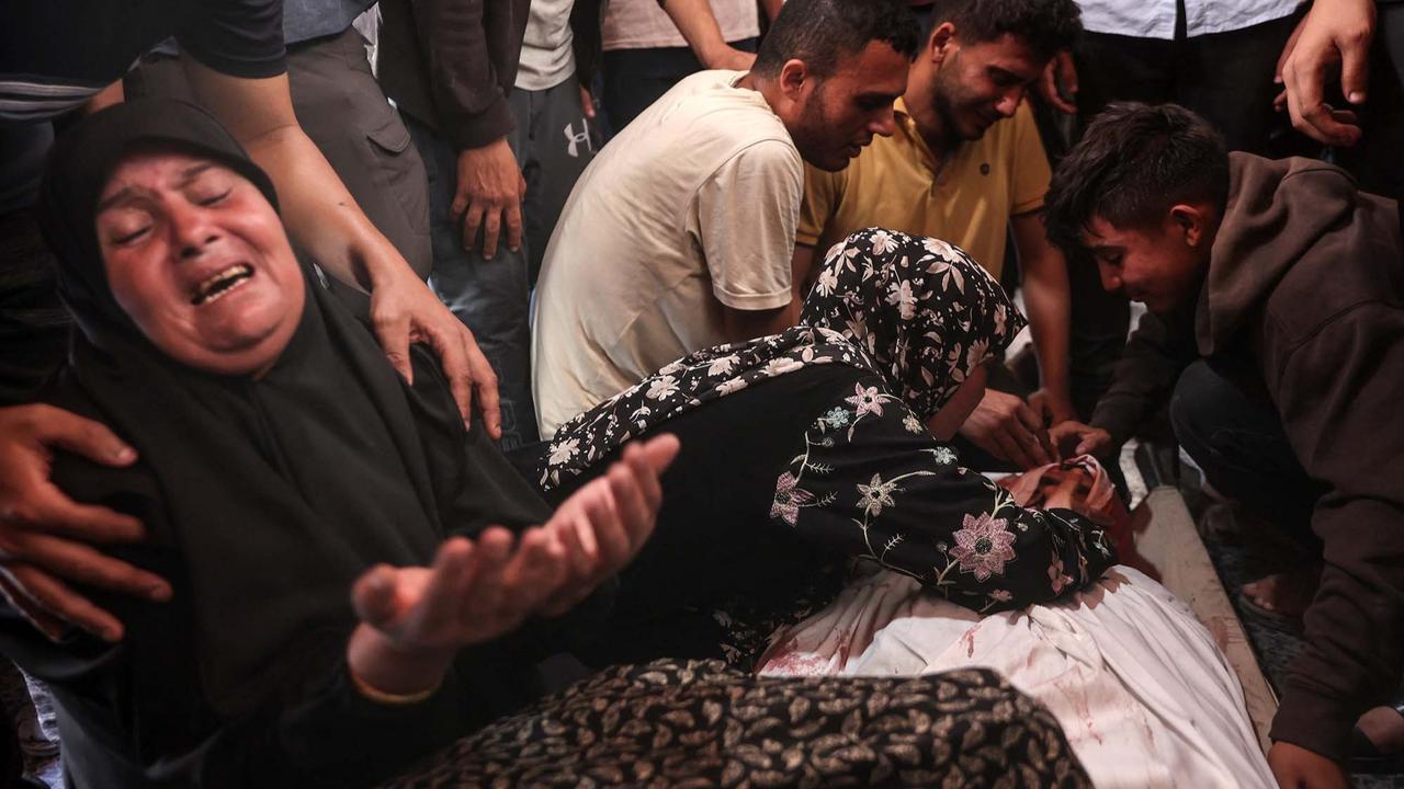 FOTO: Israel Serang RS di Gaza, Empat Jurnalis Tewas