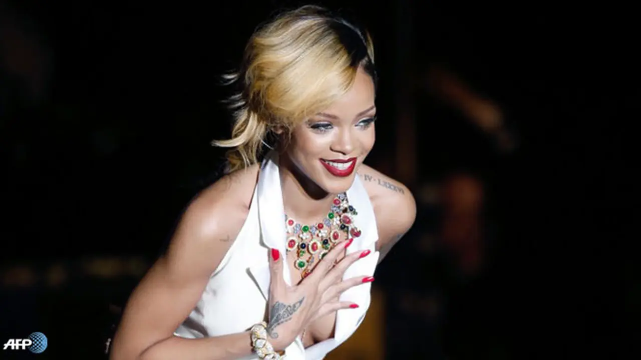 rihanna-2-130729b.jpg