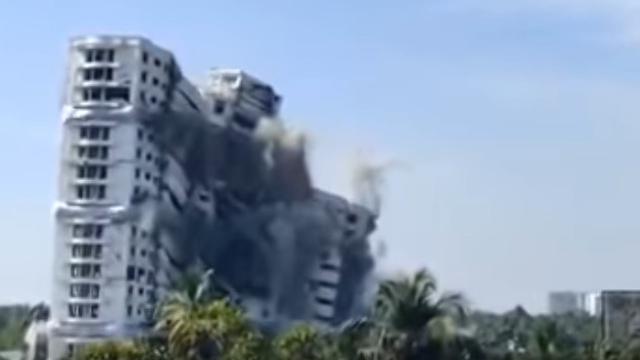 Gedung tinggi di India dihancurkan karena pelanggaran lingkungan. (dok. Youtube Discovered 4 U/https://www.youtube.com/watch?v=MaujoXYgMy8/Adhita Diansyavira)
