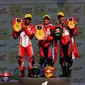 Pembalap Astra Honda Racing Team (AHRT) Rheza Danica Ahrens (kiri) berhasil raih podium kedua pada race pertama kelas Asia Production 250cc (AP250) di ajang Asia Road Racing Championship (ARRC) 2023 seri China. (dok Astra Honda)