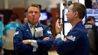 Bonus Karyawan Wall Street Sentuh Rekor pada 2025