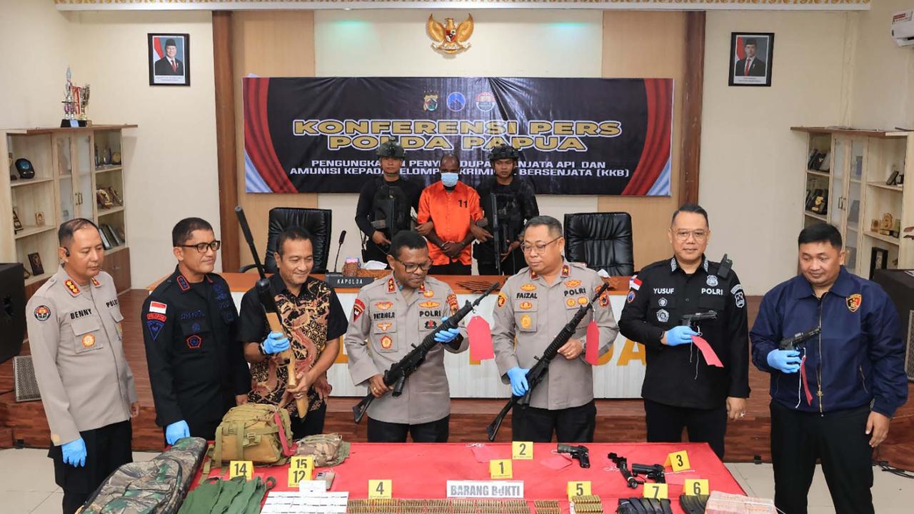FOTO: Penampakan Senjata Api dan Amunisi yang Akan Diselundupkan kepada KKB Puncak Jaya