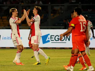 Persija ditekuk Ajax Amsterdam 0-3 dalam laga persahabatan di Stadion GBK Jakarta, (11/5/2014). (Liputan6.com/Helmi Fithriansyah)