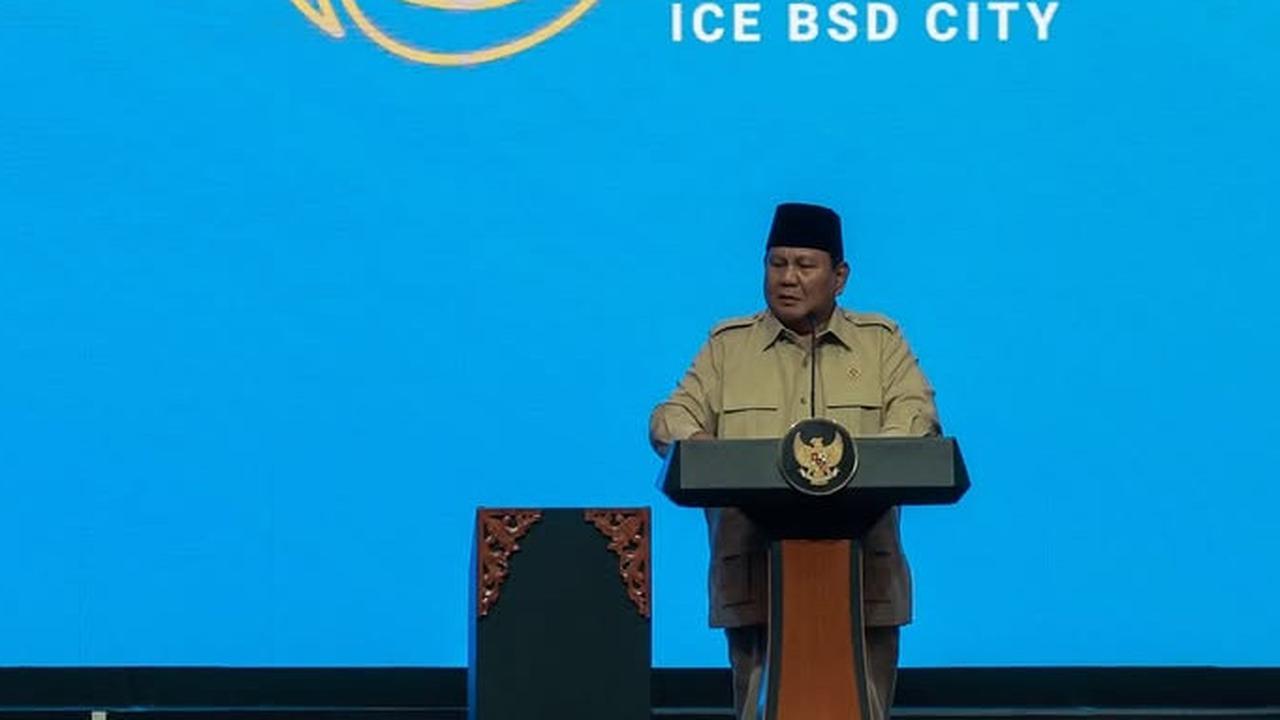 VIDEO: Prabowo Tegas Akan Pecat Pejabat 'Tua' Bikin Rumit Regulasi "Banyak Anak Muda yang Nunggu"