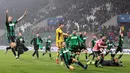 Para pemain Sassuolo merayakan kemenangan atas Juventus 1-0 pada laga Serie A di Stadion Mapei, Italia, Rabu (28/10/2015). (EPA/Elisabetta Baracchi)