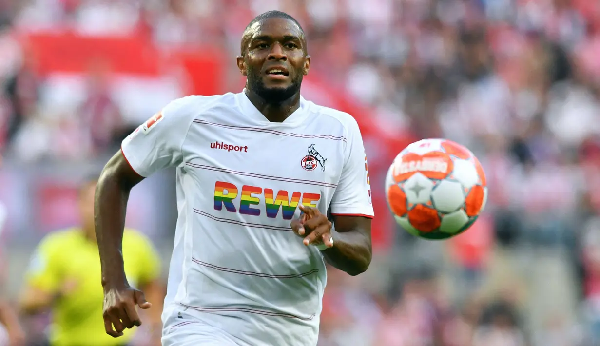 Pencetak gol sundulan terbanyak di liga top Eropa jatuh kepada Anthony Modeste. Penyerang Cologne tersebut tercatat telah mencetak 9 gol lewat kepalanya. Musim ini, Modeste total telah mencetak 12 gol dalam 18 penampilannya di Liga Jerman. (AFP/Uwe Kraft)