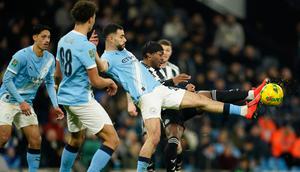 Manchester City berhasil meraih kemenangan 3-1 atas Newcastle United pada laga leg kedua semifinal Carabao Cup musim ini di Stadion Etihad, Kamis (05/02/2026) dini hari WIB. Hasil tersebut membuat Man City lolos ke final dengan keunggulan agregat 5-1. (AP Photo/Dave Thompson)