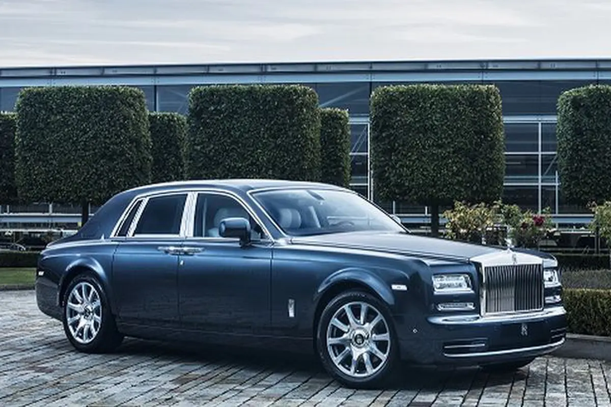 Debut Rolls Royce Phantom Metropoliton di Paris Goda Kaum Mapan