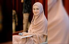 Tampil dengan Busana Hijab Syar'i, ini 7 Potret Syifa Hadju saat jadi Host di Acara Ustaz Hanan Attaki