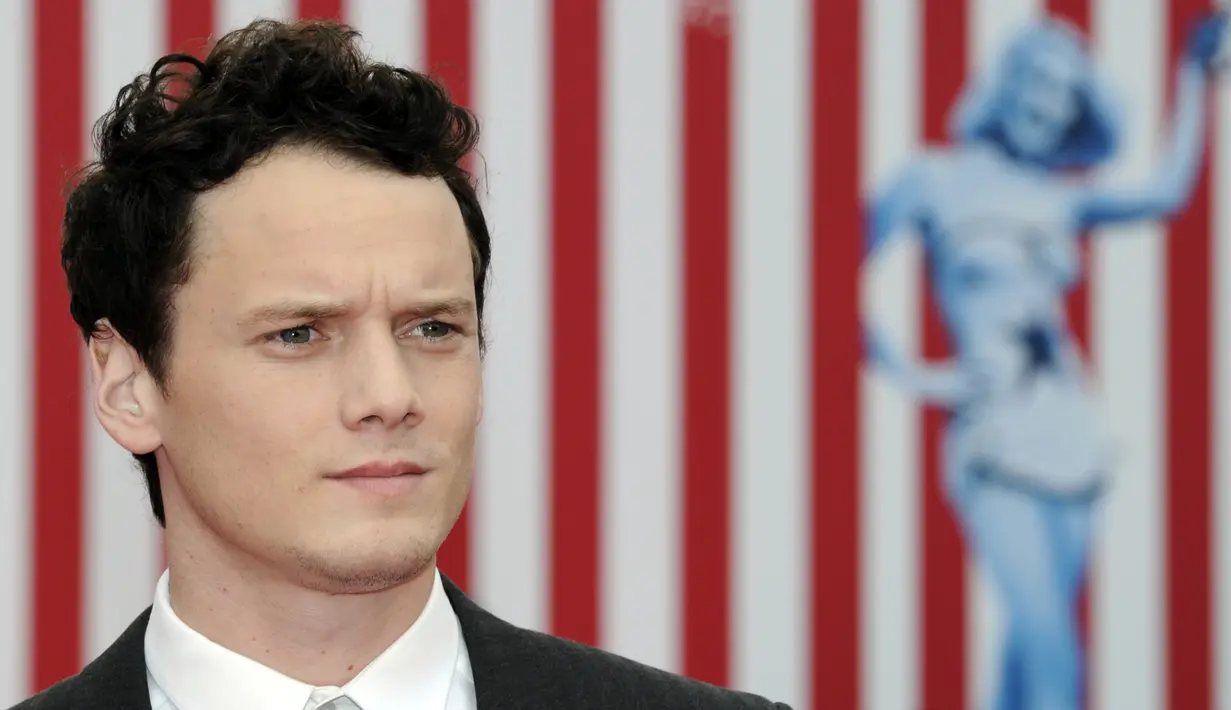 Anton Yelchin (27) aktor muda yang memerankan karakter Chekov dalam film terbaru Star Trek, meninggal tertabrak dan terjepit diantara mobilnya sendiri di San Bernardino, California pada Minggu (19/7). (Damien MEYER/AFP)