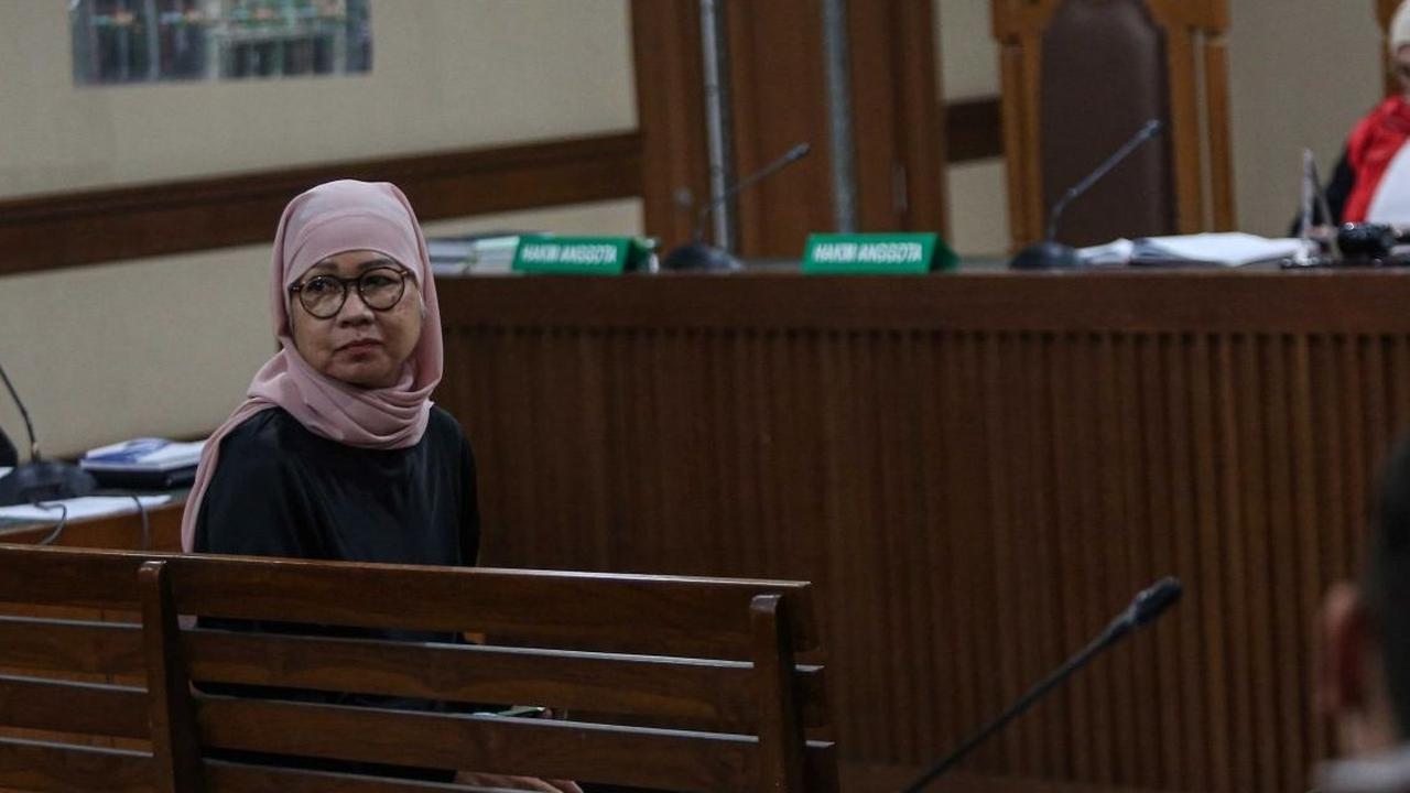 Terdakwa kasus korupsi pengadaan gas alam cair (LNG) Karen Agustiawan dijatuhi tuntutan 11 tahun penjara di Pengadilan Tipikor, Jakarta, Kamis (30/5/2024). Tuntutan itu dikeluarkan Jaksa Penuntut Umum kepada mantan Direktur Utama PT Pertamina tersebut. Fo
